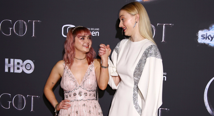 AMAMOS! Sophie Turner quer fazer um filme sobre sua amizade com Maisie William