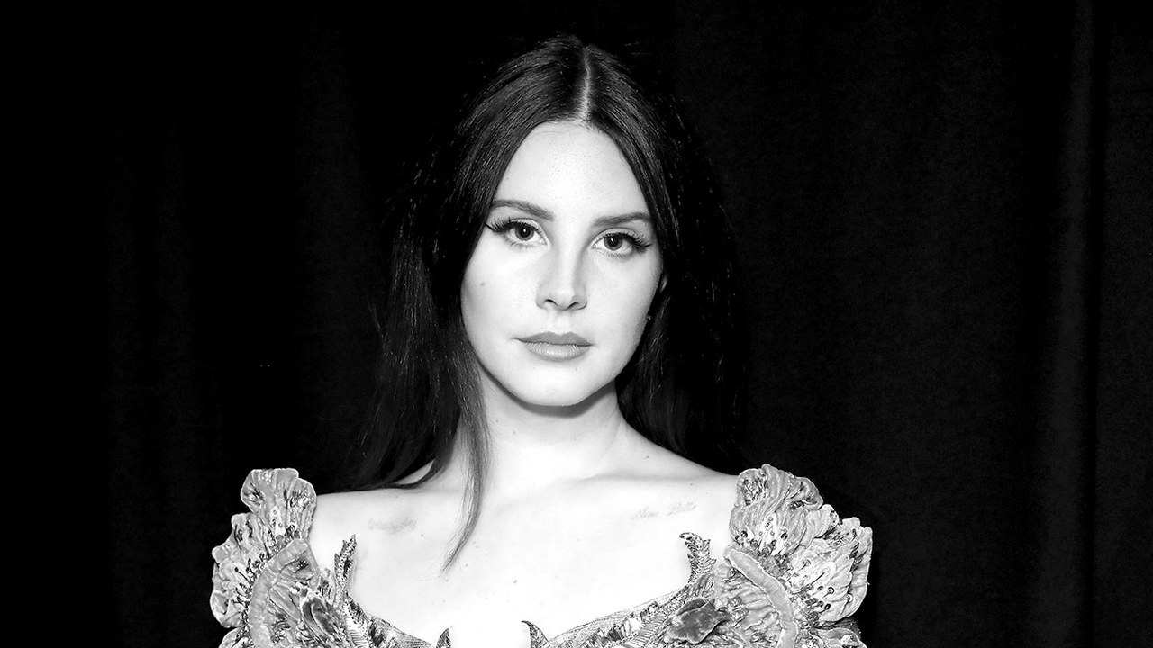 Lana Del Rey doará lucro de “Looking For America” para vítimas dos tiroteios nos Estados Unidos