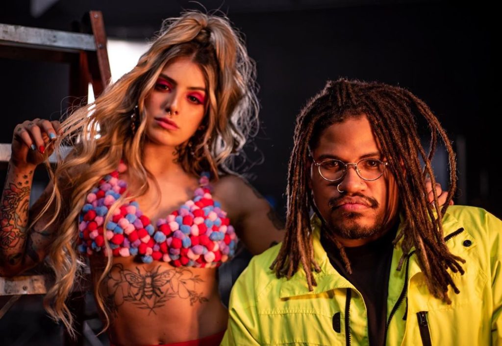Projota Regrava Cobertor Junto Com Vit o E Giulia Be Especialmente 