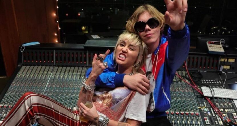 Miley Cyrus e The Kid Laroi anunciam remix de “Without You”