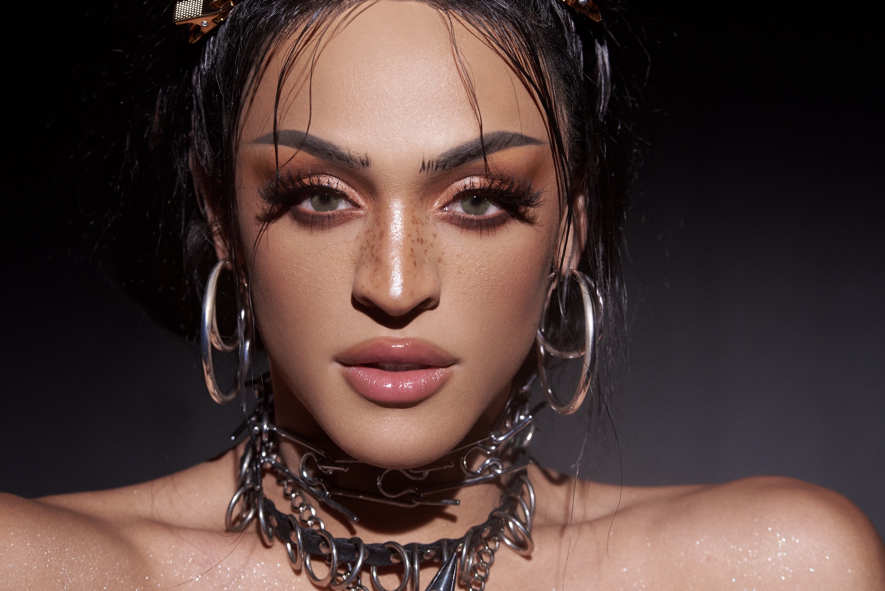 Pabllo Vittar anuncia datas de shows internacionais após performance no EMA