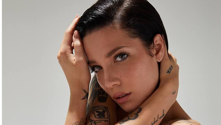 Halsey é a capa da Elle Austrália de dezembro e revela ter medo da cultura do cancelamento