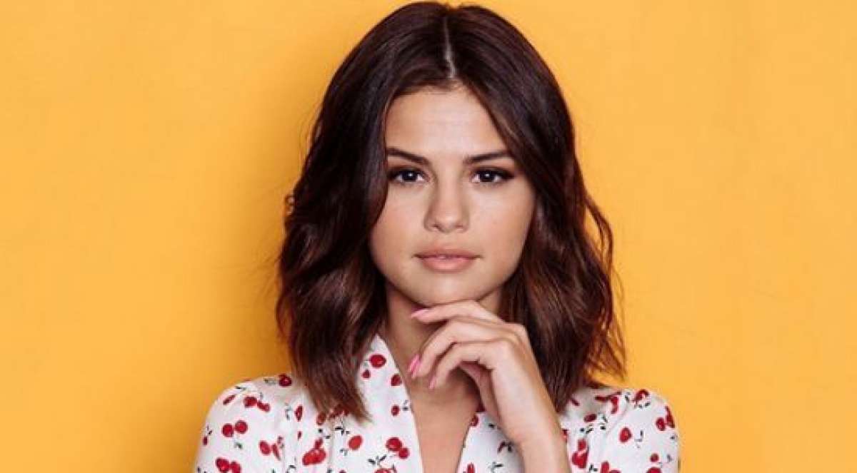 Selena Gomez é o rosto do comercial de campeonato de basquete March Madness