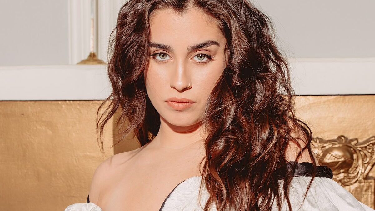 Lauren Jauregui desembarca no Brasil para apresentação única em São Paulo. Confira!