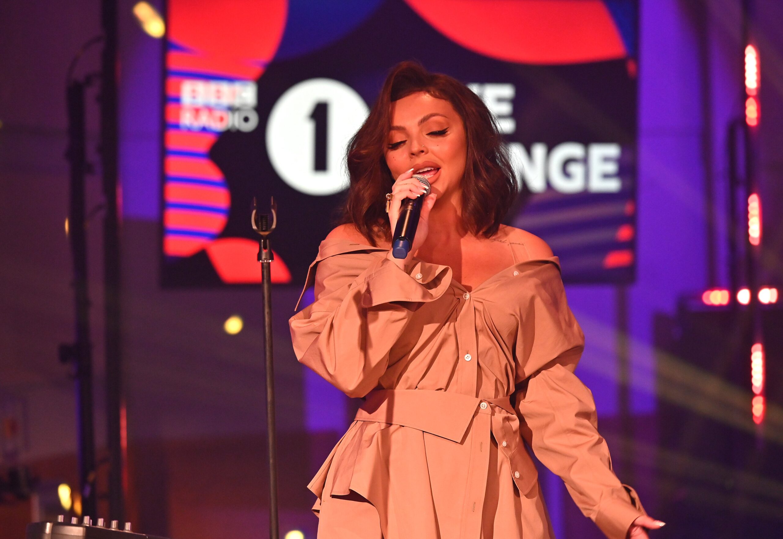 Jesy Nelson conta que teve ataque de pânico durante performance do Little Mix no BBC Live Lounge