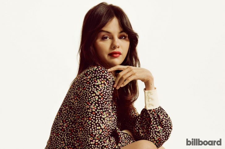 Capa da revista Billboard, Selena Gomez relembra sua parceria com o BLACKPINK e revela existência de álbum em espanhol. Confira!