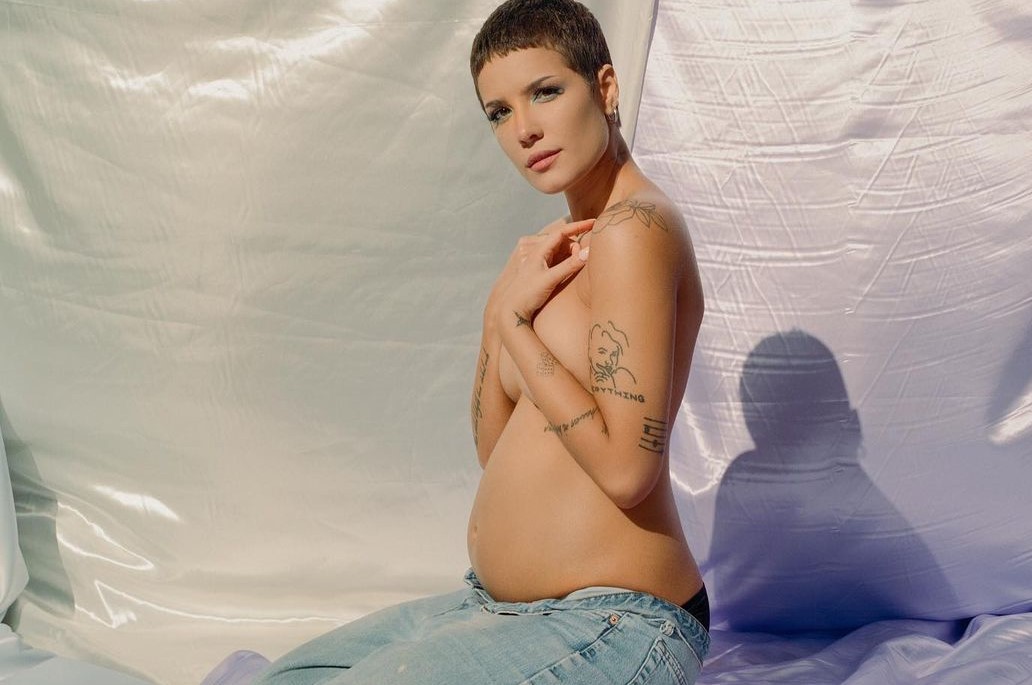 Halsey surpreende fãs ao anunciar que está grávida de seu primeiro filho!