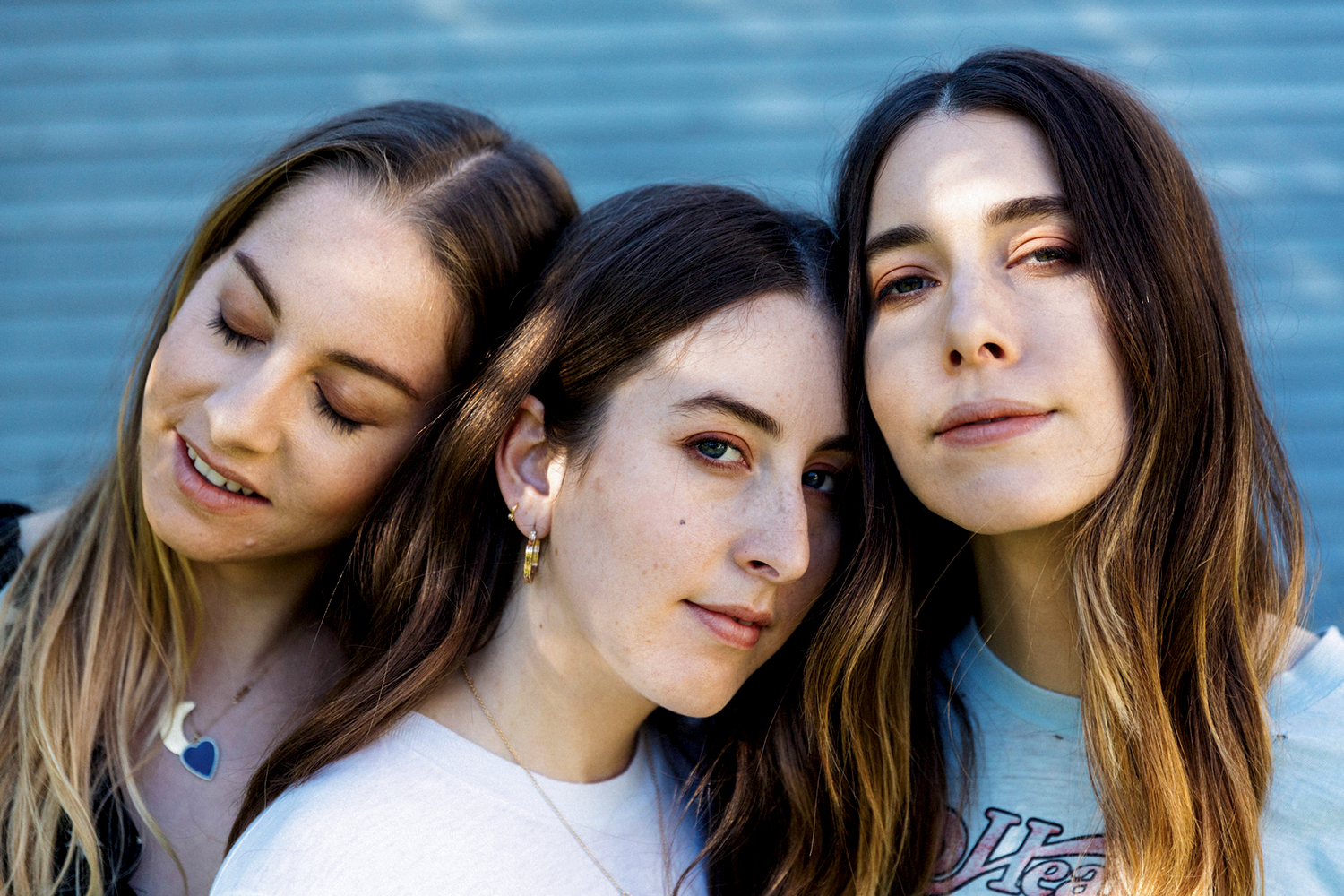 HAIM lança edição estendida do álbum indicado ao Grammy “Women In Music Pt. III”. Confira!