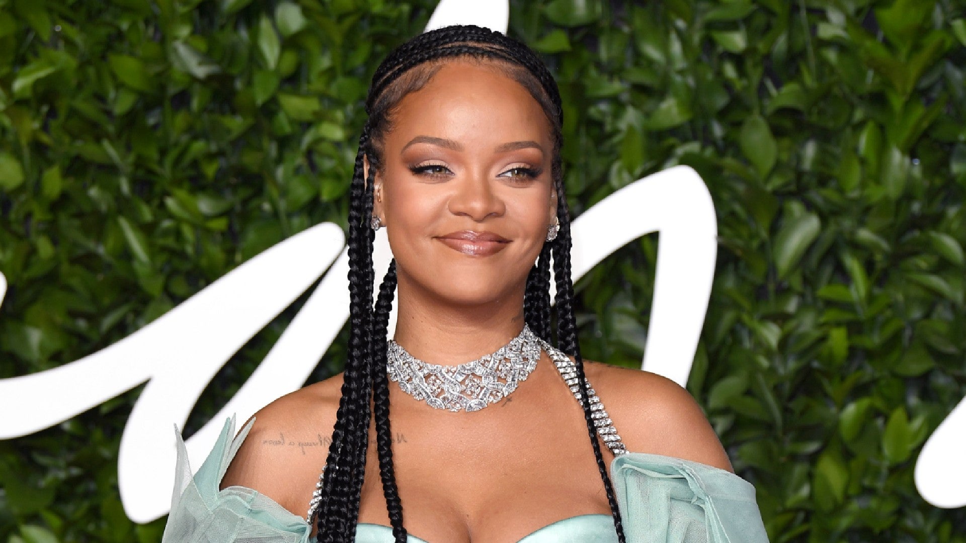 Rihanna: o ícone da cultura pop faz aniversário e Update Pop reúne os maiores hits de sua carreira. Confira!