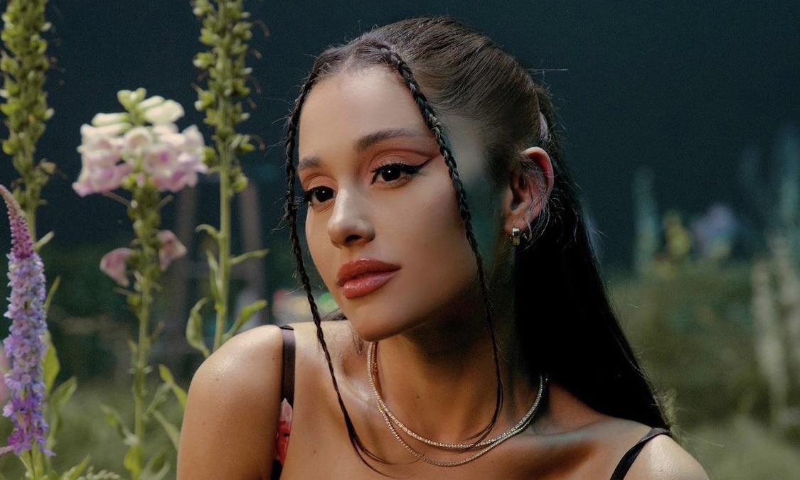 Ariana Grande libera novas apresentações para Vevo