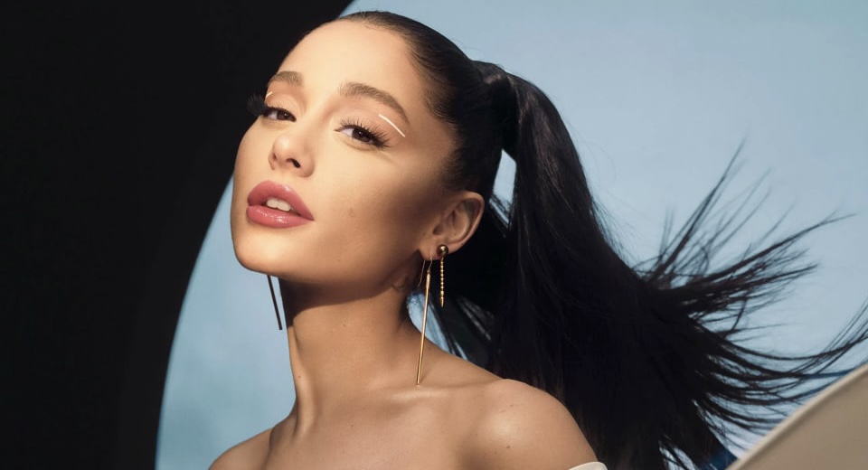 “r.e.m. beauty”: Ariana Grande anuncia marca de maquiagem