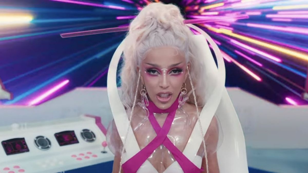 Doja Cat entra em aventura intergaláctica no clipe de “Get Into It (Yuh)”
