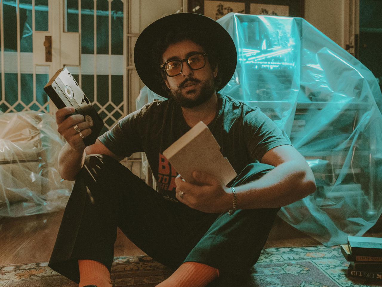Zeeba lança o álbum "Tudo ao Contrário"