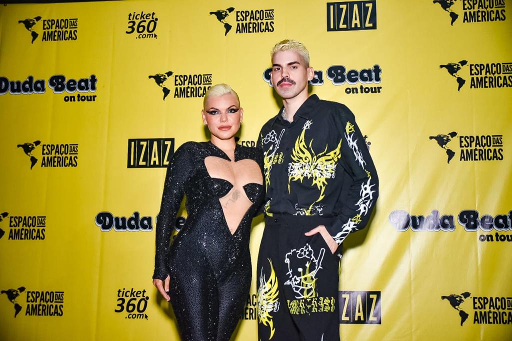 Duda Beat e Mateus Carrilho em show no Espaço das Américas.