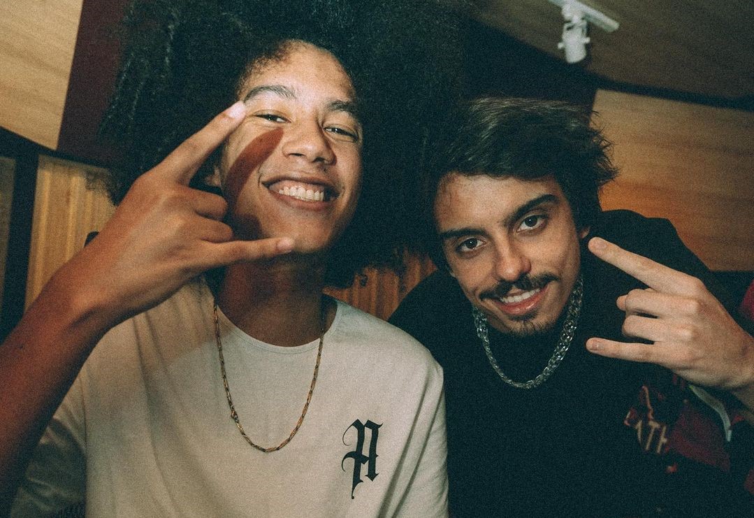 Em clima de romance, Gabriel Henriques e Adi lançam o single “Você Me Acertou”