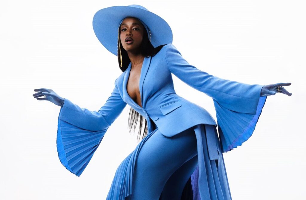 IZA lança novo single "FÉ" mostrando espiritualidade e gratidão por suas conquistas