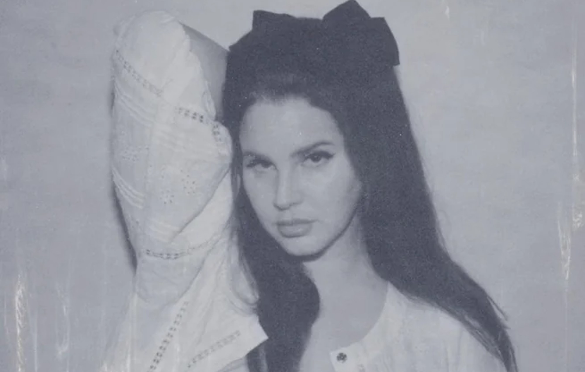Lana Del Rey lança seu novo álbum "Ocean Blvd", confira todos os detalhes!