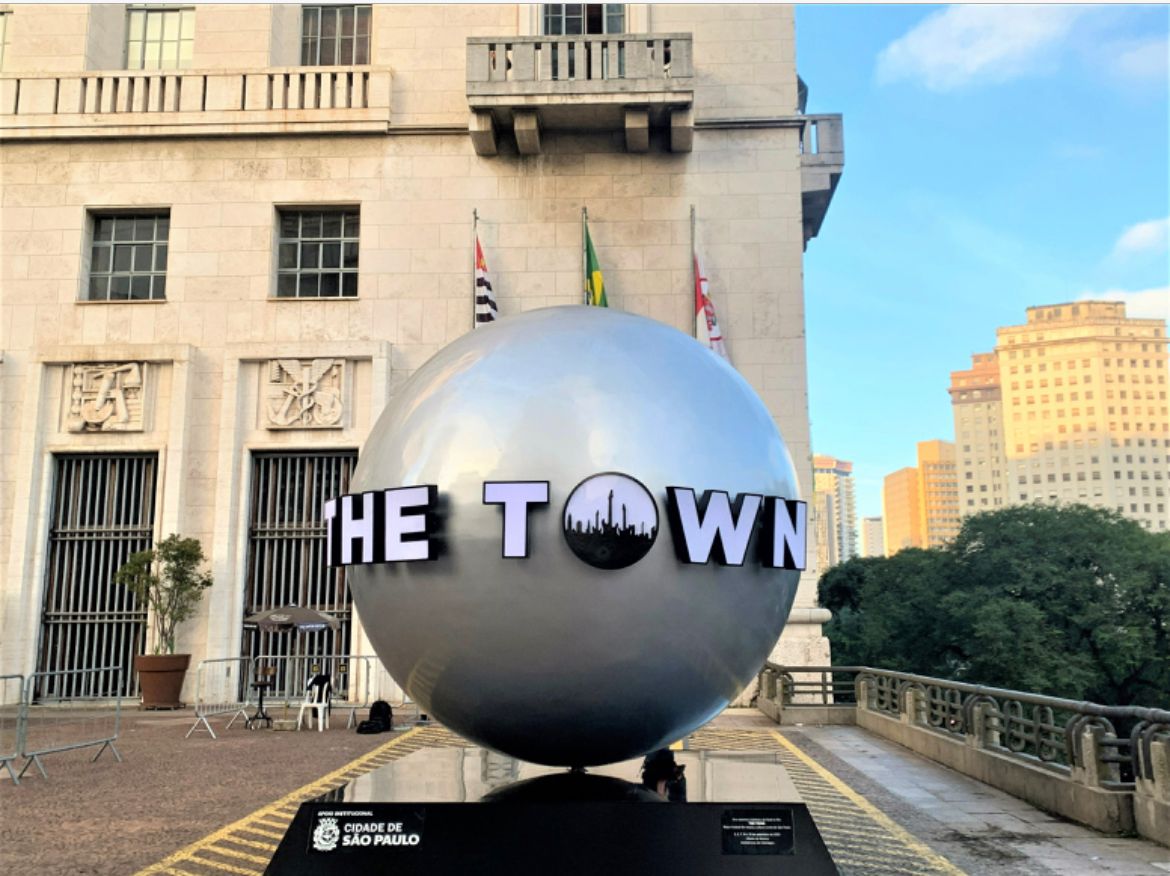 The Town 2023: Esfera do festival chega nesta terça-feira ao Viaduto do Chá em São Paulo