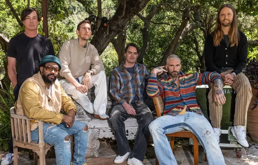 Maroon 5 lança o clipe de "Middle Ground" gravado em Malibu