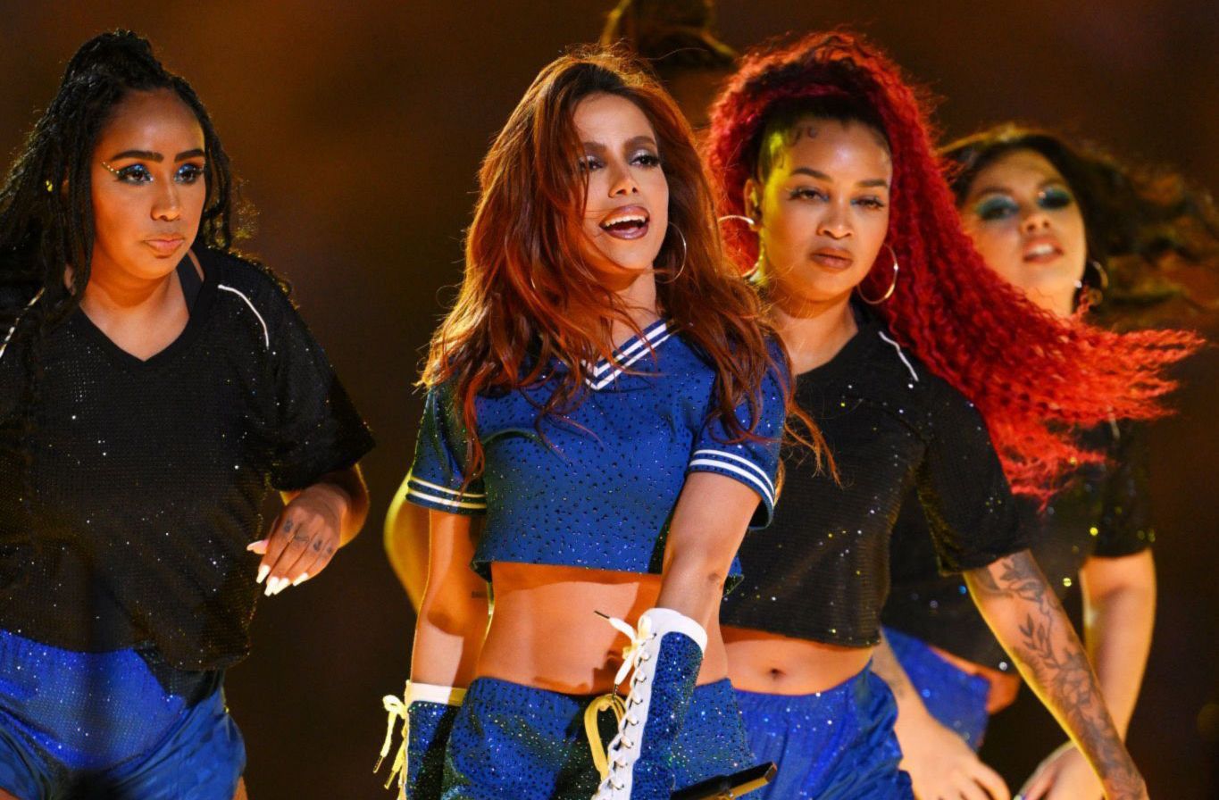 Anitta é a 1° brasileira a cantar na final da Champions League