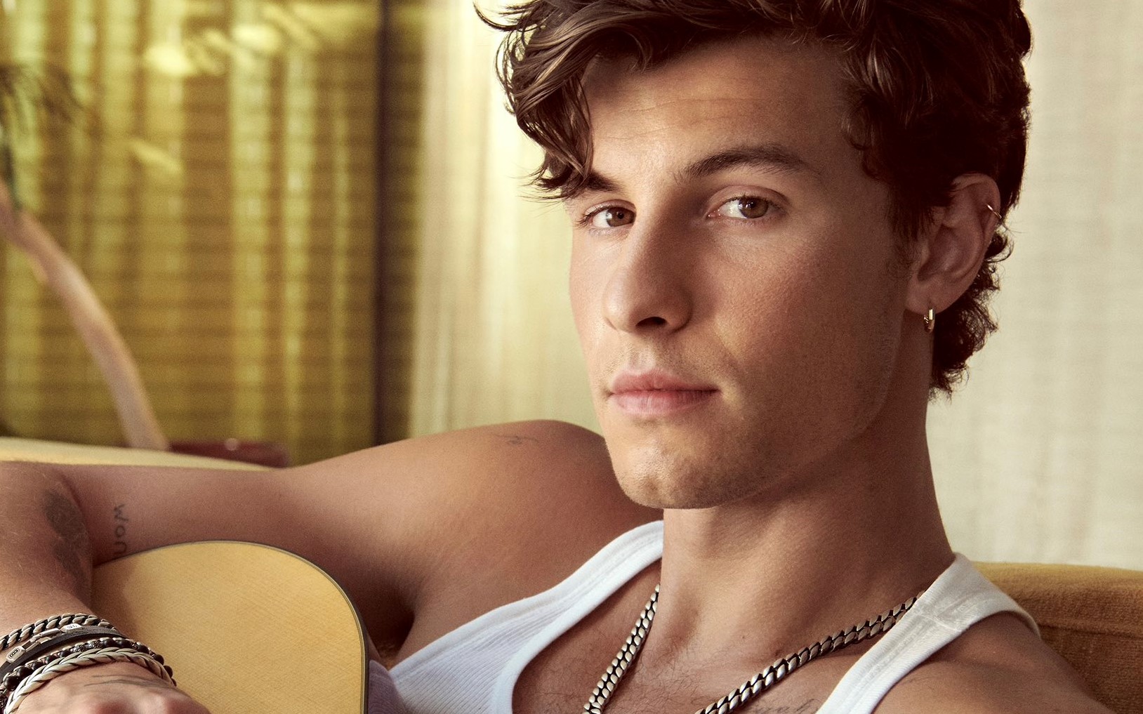 Shawn Mendes lança novo single "What the Hell Are We Dying For?"