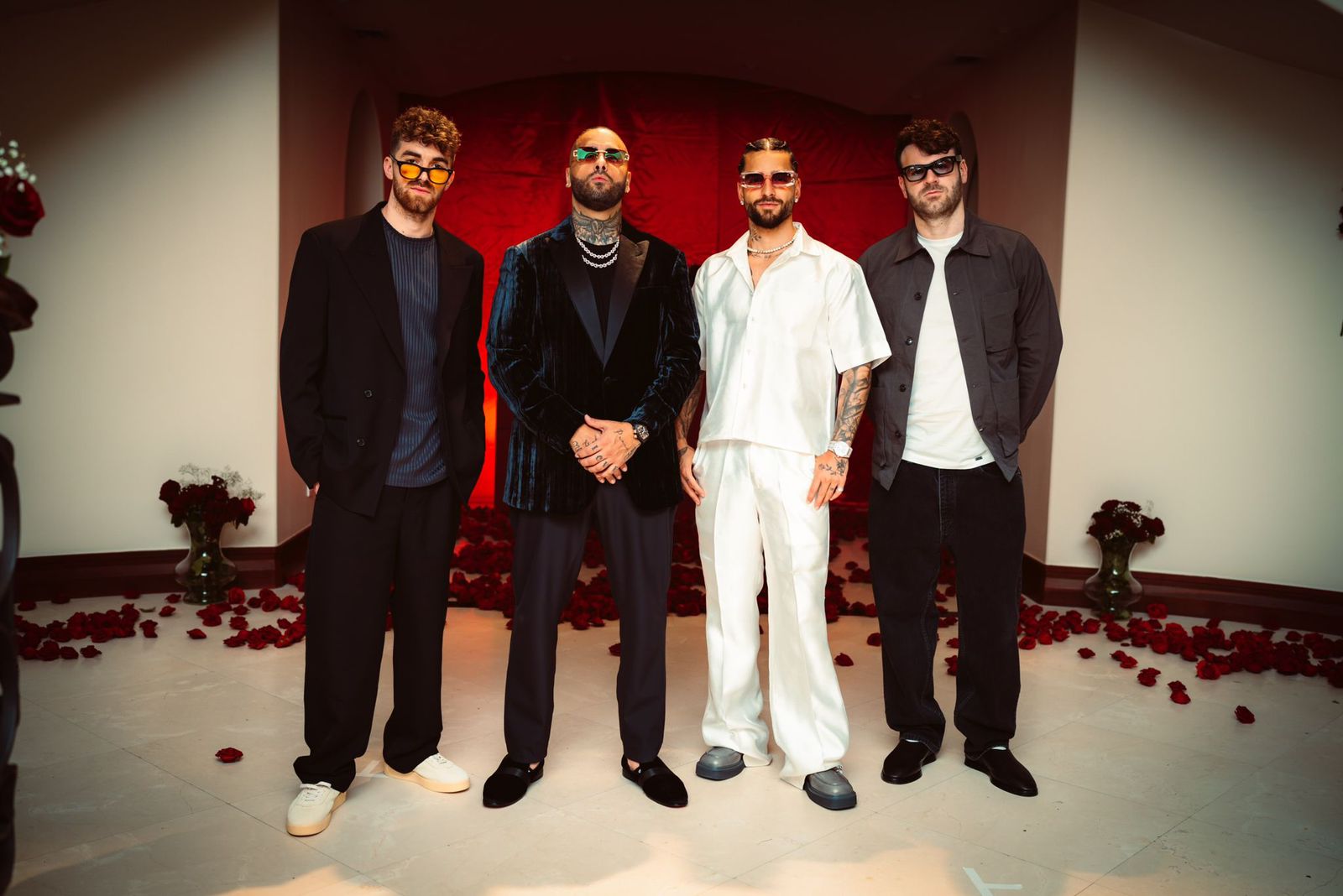 Nicky Jam, Maluma e The Chainsmokers lançam a parceria "Celular".