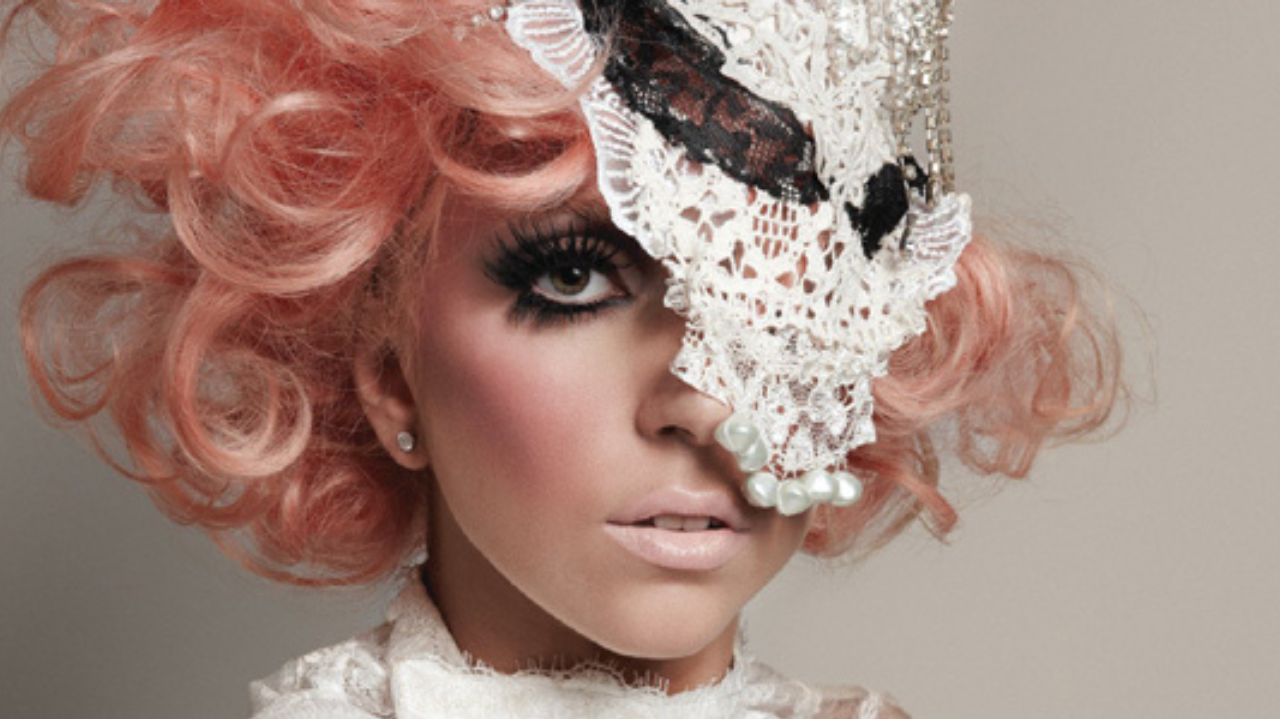 Lady Gaga alcança mais um bilhão no Spotify com "Bad Romance" e "Poker Face"