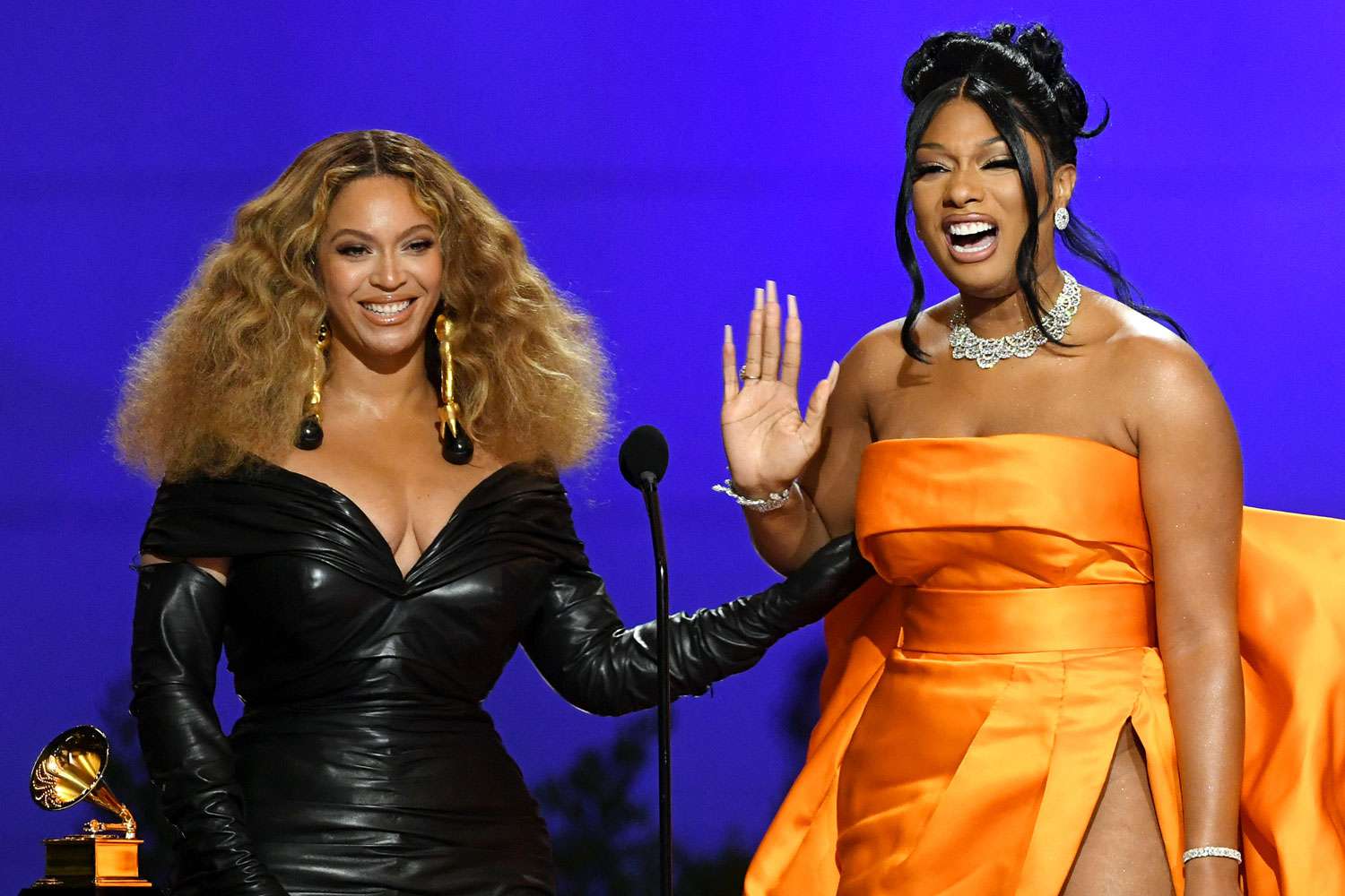 Beyoncé e Megan The Stallion apresentam "Savage (Remix)" em Houston