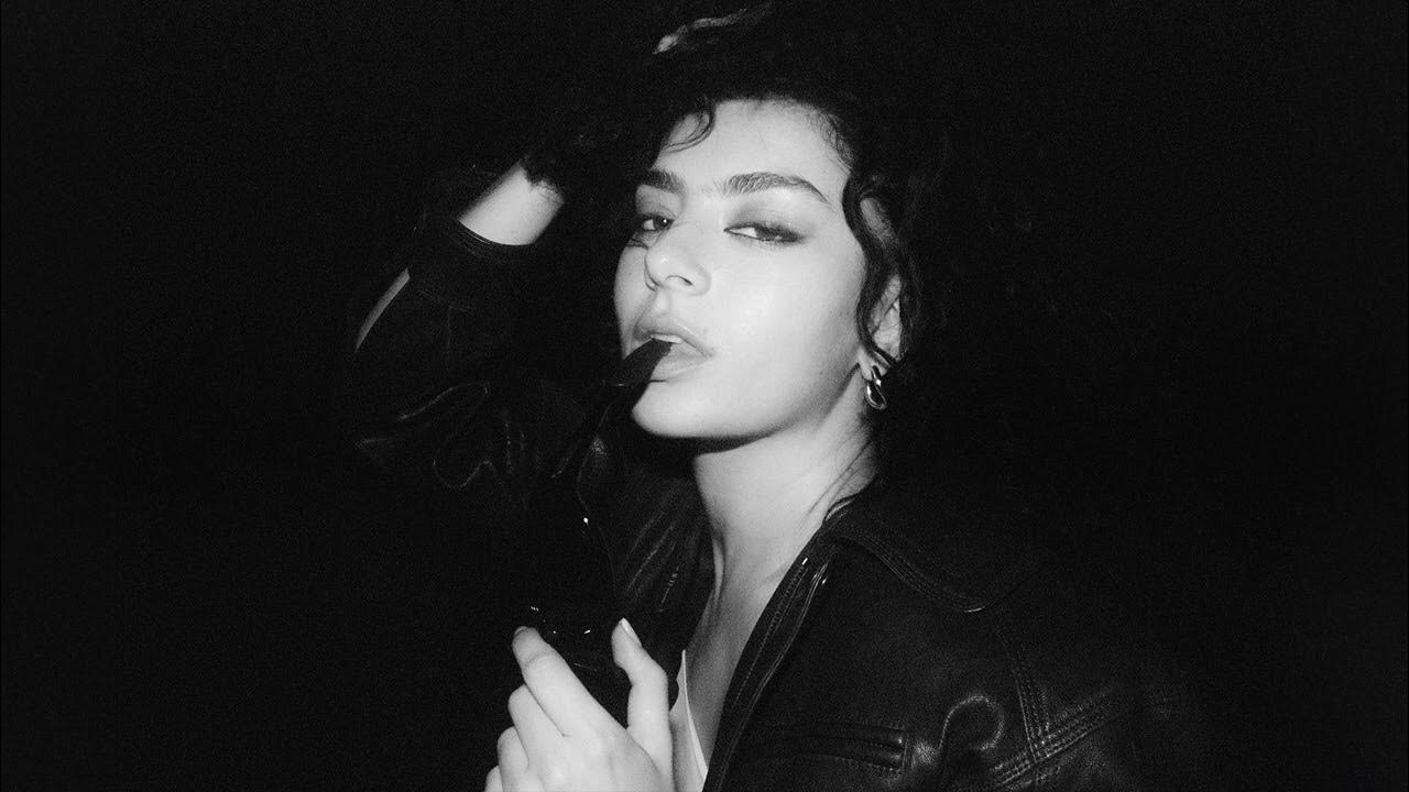 Charli XCX e Sam Smith lançam o single "In The City"