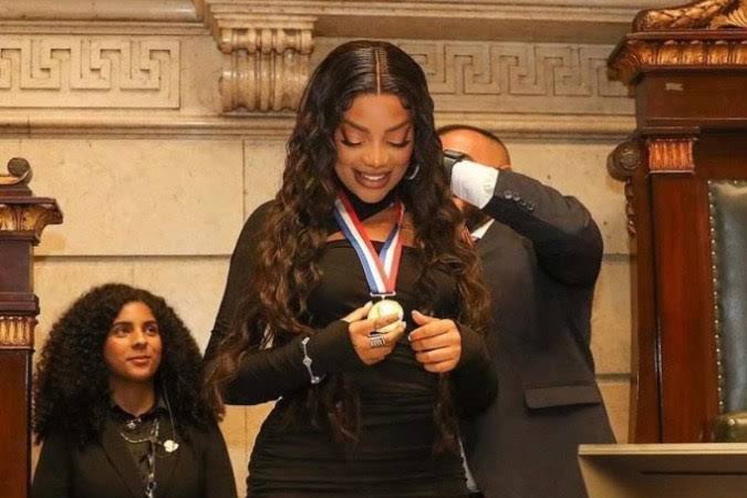 Ludmilla vai receber a Medalha Tiradentes, maior honraria do Estado do Rio de Janeiro